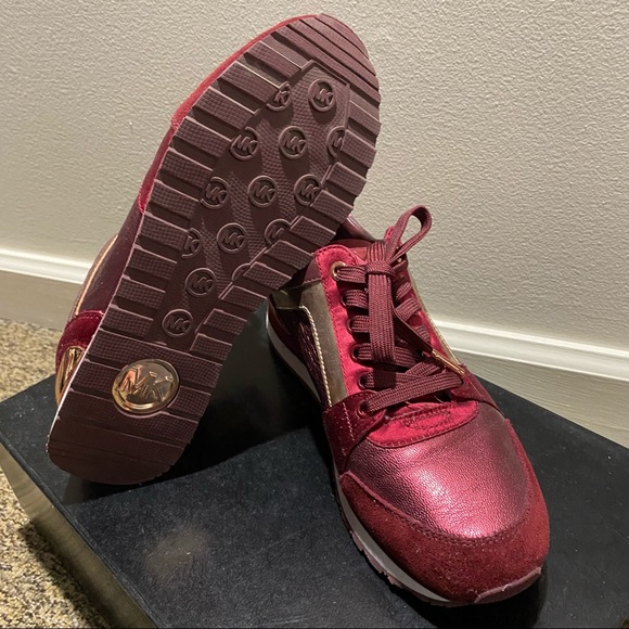 Stylish Michael Kors sneakers (like new!!) - Picture 7 of 8